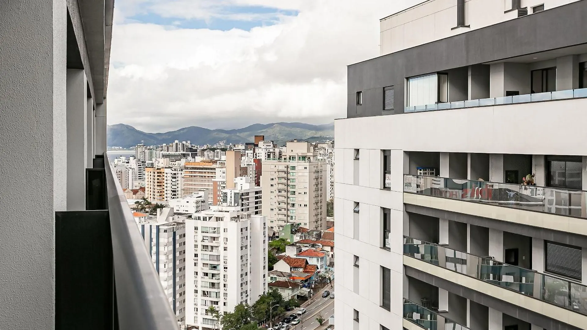 Piscina No Rooftop Com Vista Mar | Foodhall | Wi-Fi 200Mb #Toptower Florianópolis Apartment