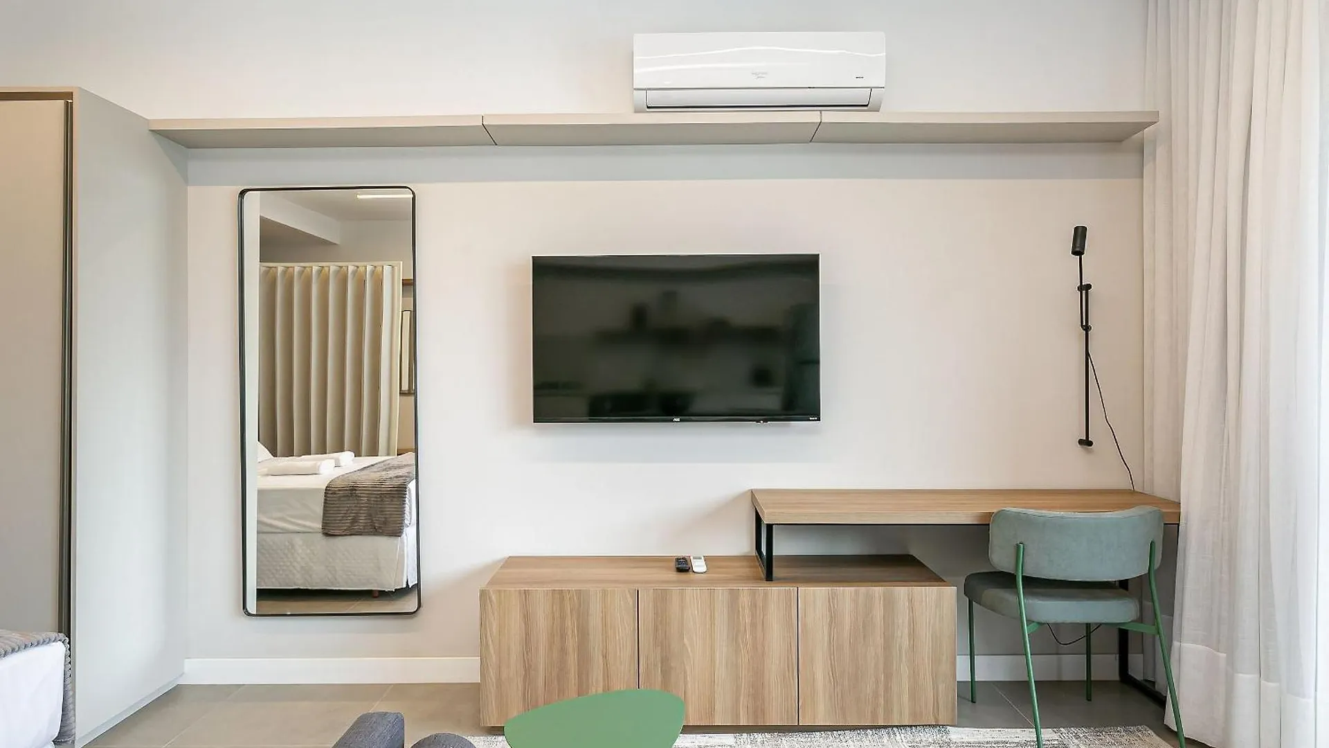 Piscina No Rooftop Com Vista Mar | Foodhall | Wi-Fi 200Mb #Toptower Florianópolis 0*,  Brasil
