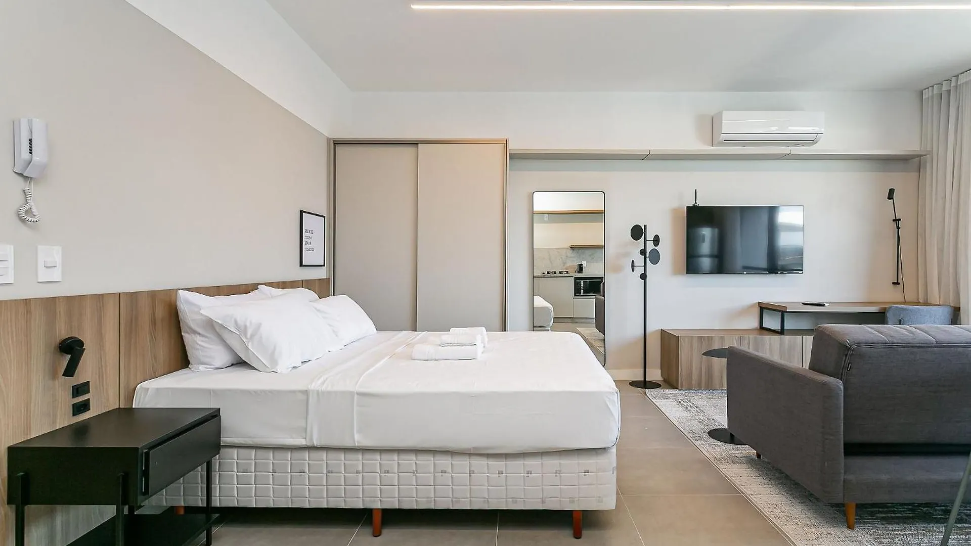 Piscina No Rooftop Com Vista Mar | Foodhall | Wi-Fi 200Mb #Toptower Florianópolis 0*,  Brasil